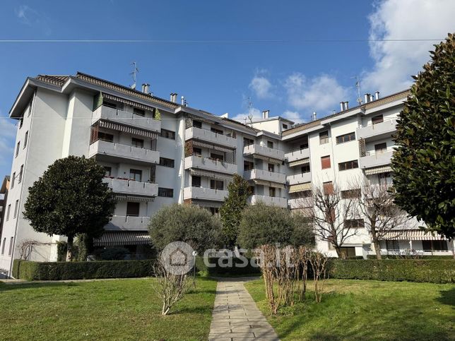 Appartamento in residenziale in Via Emilia Ovest 37