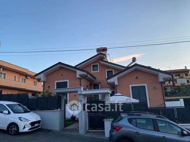 Casa bi/trifamiliare in residenziale in Via Riofreddo 33
