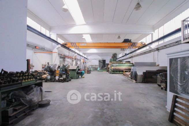 Capannone in commerciale in Via Bergamo 1