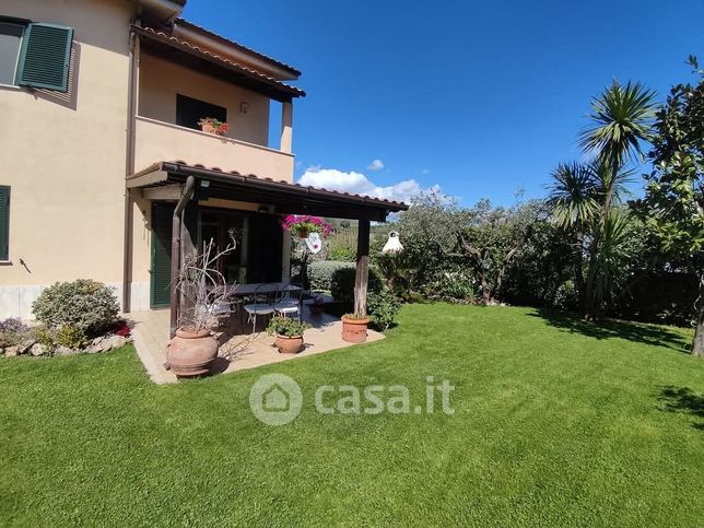 Villa in residenziale in Via Aligi Sassu 11