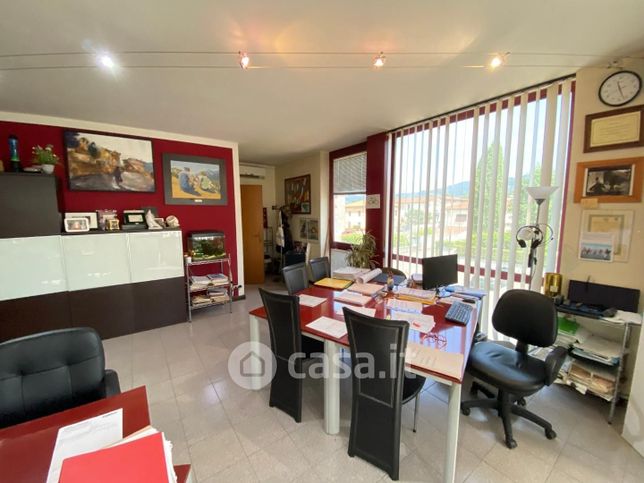 Ufficio in commerciale in Via L. Paolinelli 46