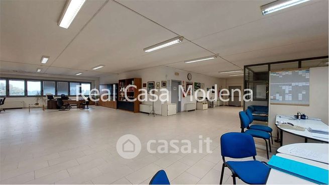 Ufficio in commerciale in 