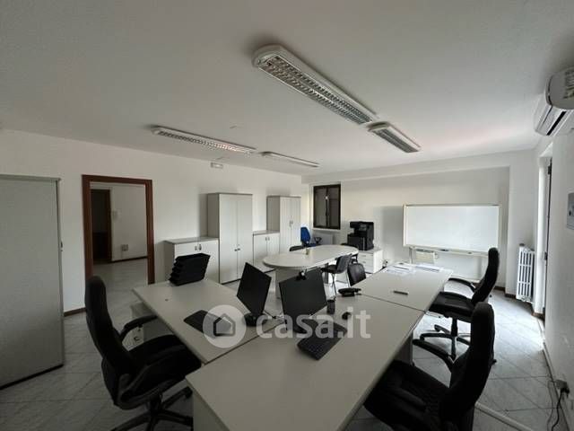 Ufficio in commerciale in Viale Milanofiori