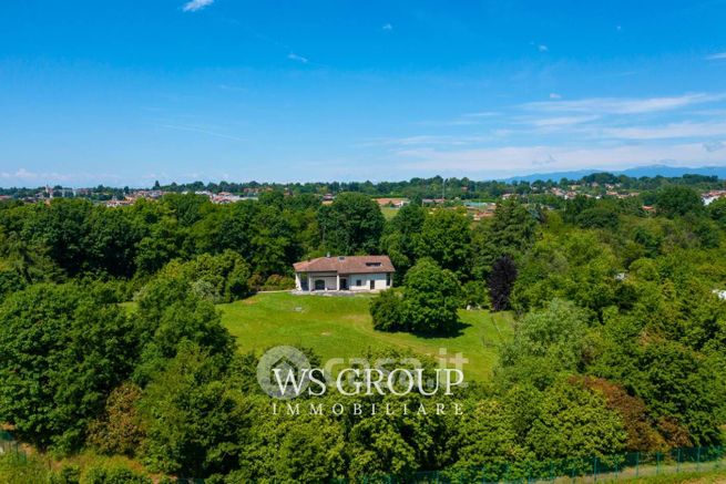 Villa in residenziale in Viale Brianza 202