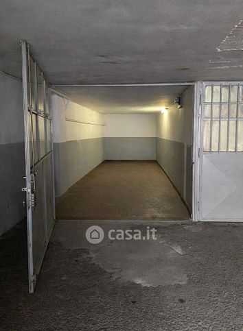 Box/posto auto in residenziale in Via G. Amati 90