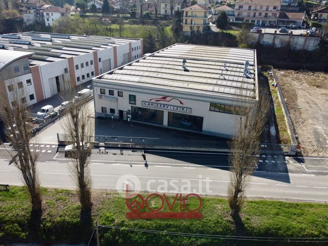 Capannone in commerciale in Via Cristoforo Colombo