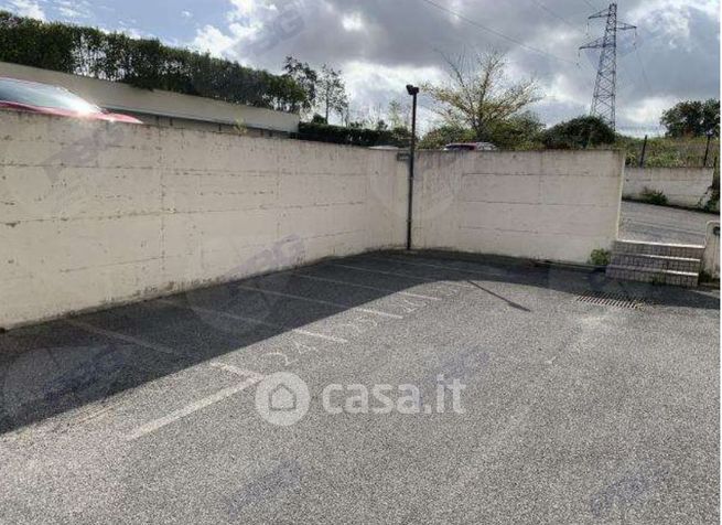 Box/posto auto in residenziale in Via di Selva Candida 205