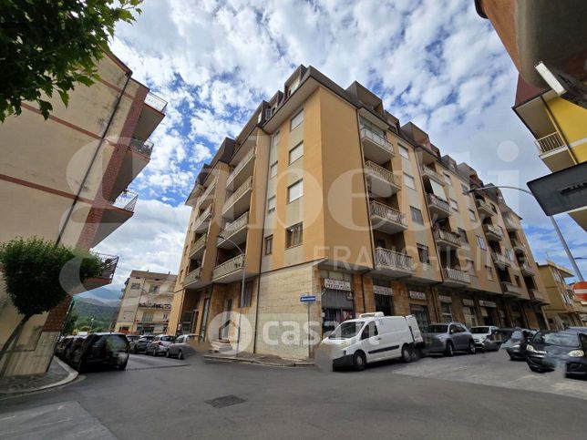 Ufficio in commerciale in Via G. Laurelli