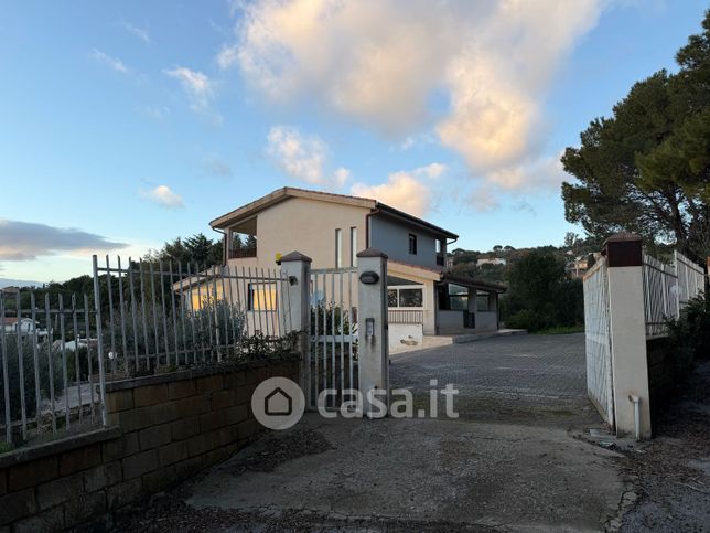 Villa in residenziale in Via Due Fontane