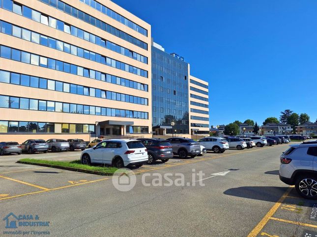 Ufficio in commerciale in Viale Bartolomeo Colleoni