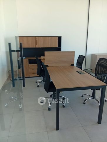 Ufficio in commerciale in 