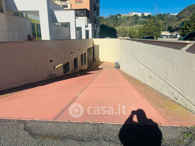 Box/posto auto in residenziale in Via Achille Montanucci