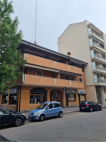 Appartamento in residenziale in Viale Marche 25