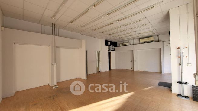 Ufficio in commerciale in Via Ceretti 23