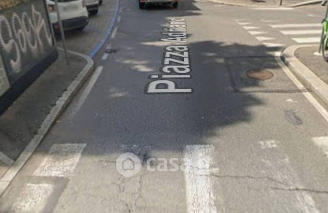 Box/posto auto in residenziale in Piazza Adriano
