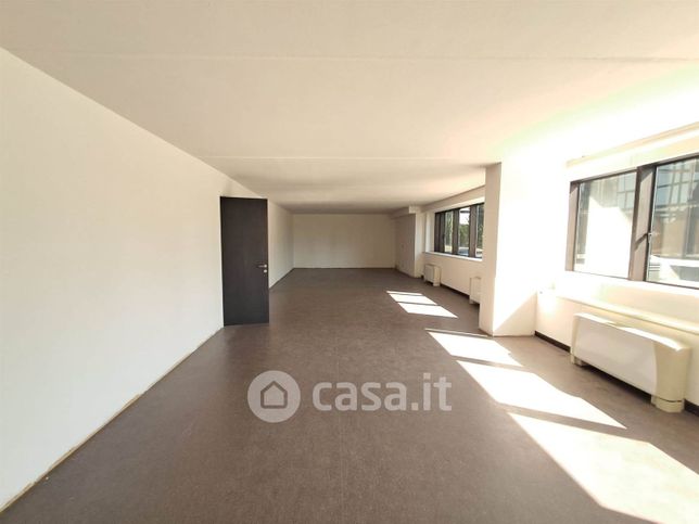 Ufficio in commerciale in