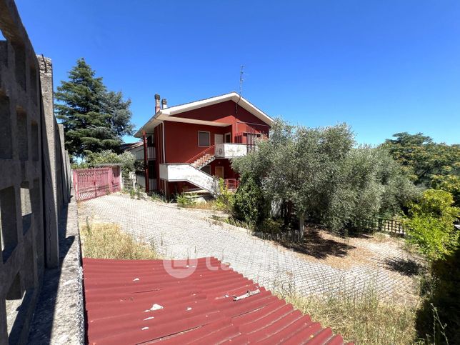 Casa indipendente in residenziale in Via Monte Bianco 10