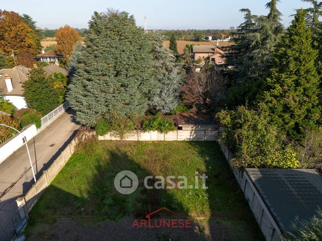 Terreno edificabile in residenziale in Via F. Cilea 6