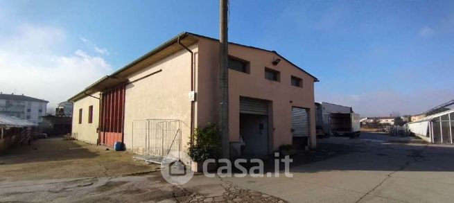 Capannone in commerciale in Via Martiri della LibertÃ 