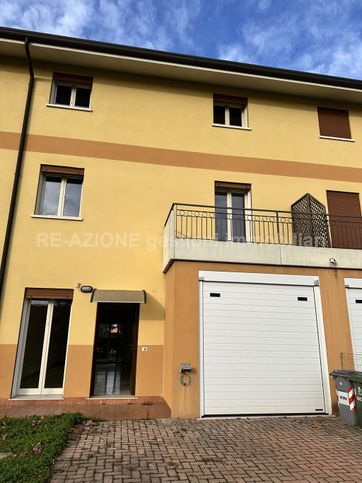 Villetta a schiera in residenziale in Via Pasubio 12