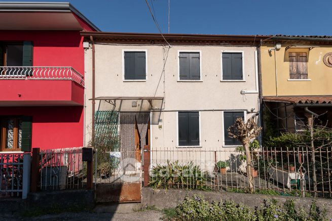 Villetta a schiera in residenziale in Via Vittorio Veneto 12