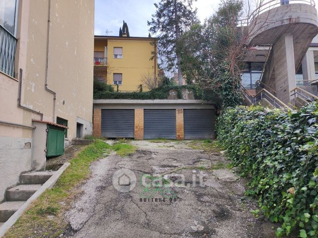 Box/posto auto in residenziale in Via Salvemini 10