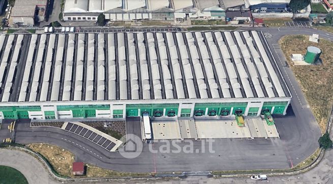 Capannone in commerciale in Via Enrico Mattei