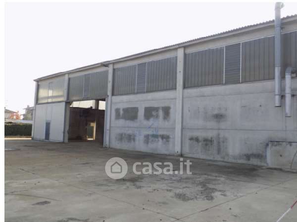 Capannone in commerciale in Via Gera D'Adda 10