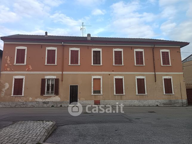 Casa indipendente in residenziale in Via XXV Aprile 12