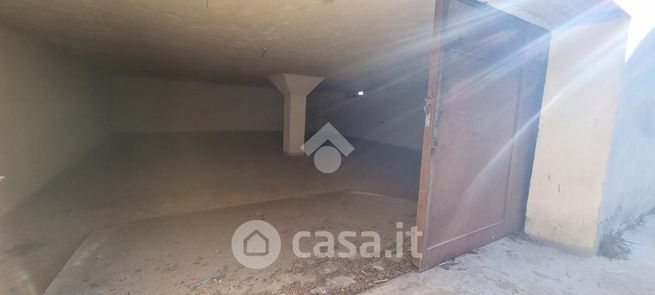 Garage/posto auto in residenziale in Via Anguillarese