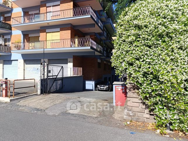 Box/posto auto in residenziale in Via dei Salici