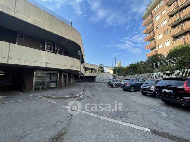 Capannone in commerciale in Via P. Togliatti 30