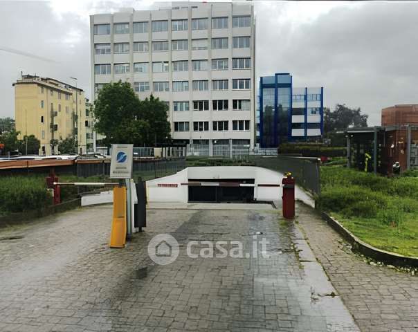 Garage/posto auto in residenziale in Via Valassina 24