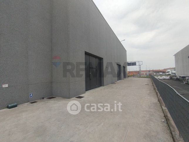 Capannone in commerciale in Via Italia 175