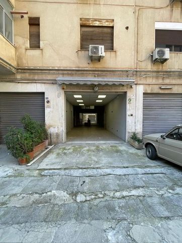 Garage/posto auto in residenziale in Via Ausonia 55