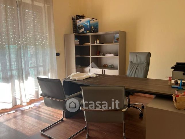 Ufficio in commerciale in Via Armando Diaz 62