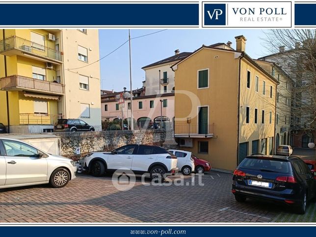 Garage/posto auto in residenziale in Via Legione Gallieno