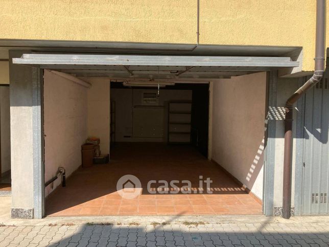 Garage/posto auto in residenziale in Via Roma 108