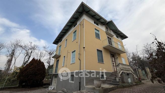 Casa bi/trifamiliare in residenziale in Via Spinei 9