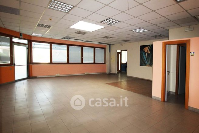 Ufficio in commerciale in 