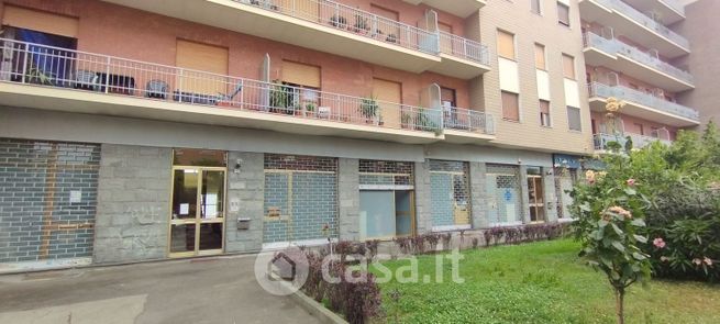 Negozio/locale commerciale in commerciale in Via A. Ponchielli 40