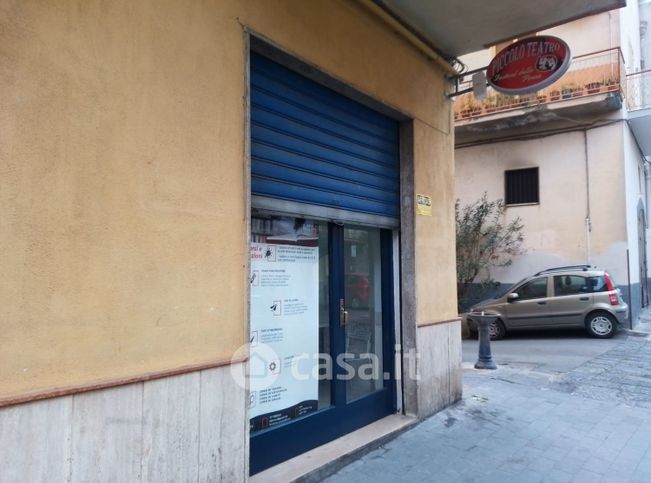 Negozio/locale commerciale in commerciale in Via Gaetano Nunziante