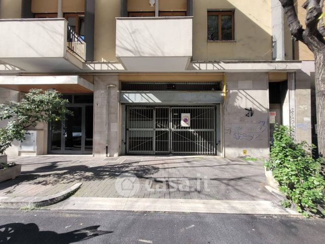 Box/posto auto in residenziale in Via Bologna 9