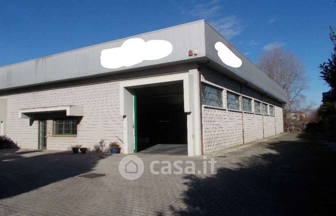 Capannone in commerciale in Via Regia 87