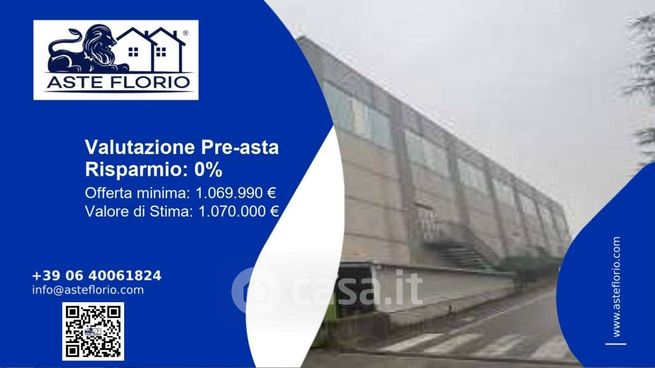 Capannone in commerciale in Via Alioli e Sassi