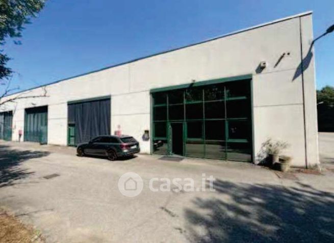 Capannone in commerciale in Via Boscone