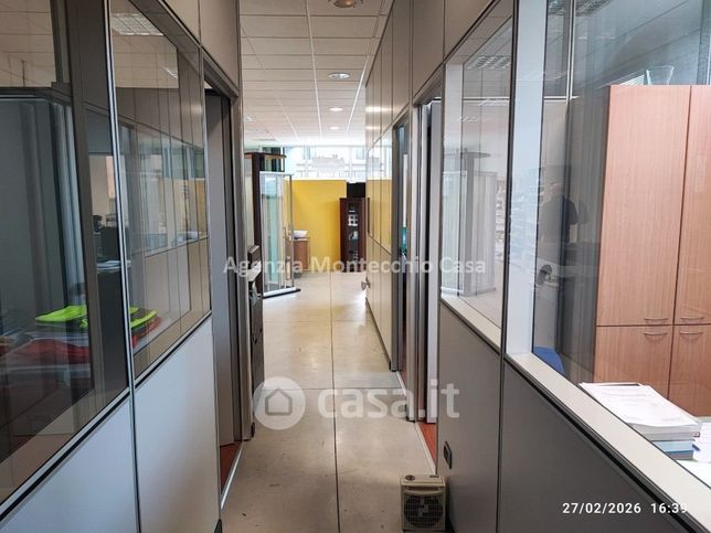 Capannone in commerciale in Via Sasso