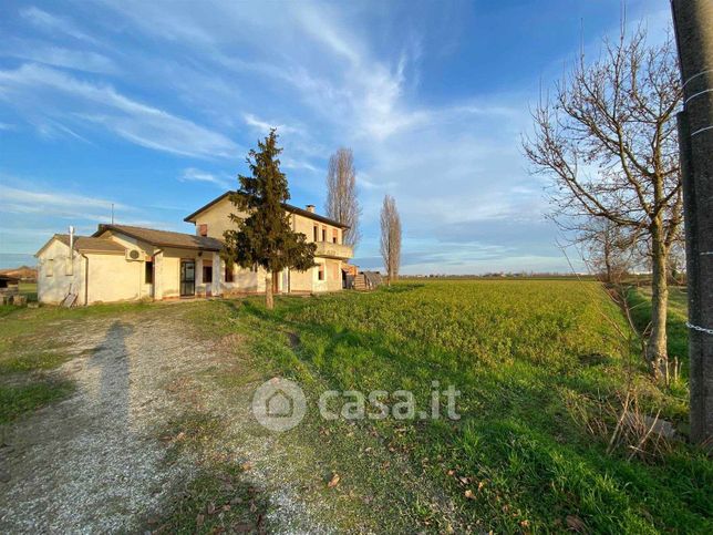 Casa indipendente in residenziale in 