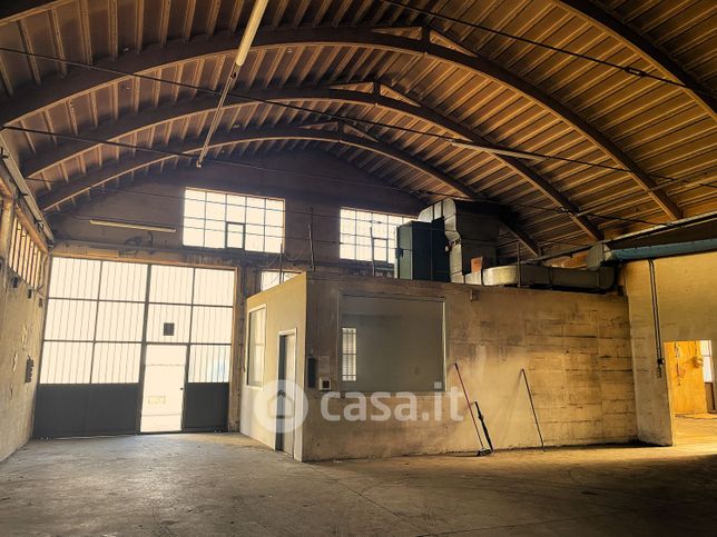 Capannone in commerciale in Via Tommaso Edison 76