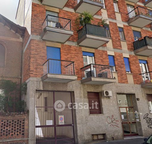 Box/posto auto in residenziale in Via Neera 16
